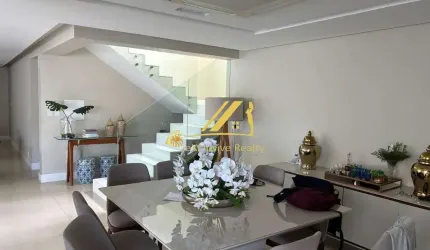 Casa em Alphaville 2. Toda mobiliada. 4/4 sendo 3 suítes podendo reverter para 4 suítes Dependência completa