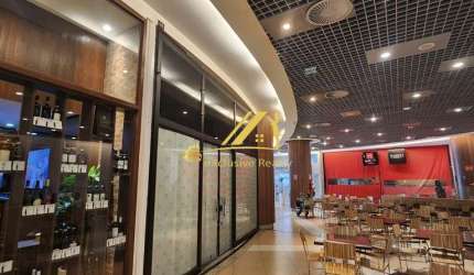 Aluguel de loja no Mundo Plaza. 75 m2 com mezanino, em frente à praça de alimentação. 1 vaga de garagem coberta.