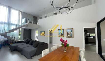 Casa moderna e sofisticada no Alphaville 1. Condomínio Itaparica. 4 suítes, piscina, área gourmet. 400m2 de área construída.