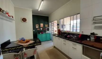 Casa com 3 quartos à venda na Rua Jorge Whitemann, 19, Jardim García, Campinas, 200 m2 por R$ 620.000