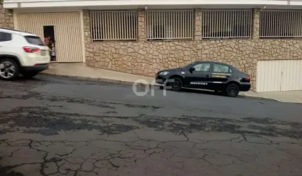 Casa com 3 quartos à venda na Rua Romeu Mezzacapa, 80, Jardim Itália, Amparo, 177 m2 por R$ 950.000
