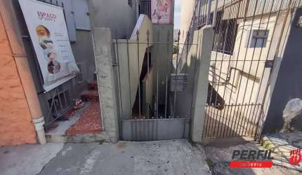 CASA SOBREPOSTA  BAIXA 3 DORM COM QUINTAL JD ESMERALDA