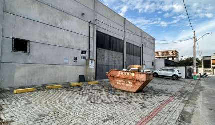 Galpão Comercial 240m²   7m² Pé Direito! Novo!!