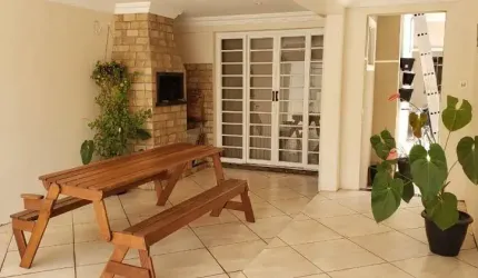 Linda casa com 3 quartos sendo 1 suite, 2 vagas - Jundiapeba - Mogi das Cruzes
