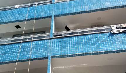 Vendo maravilhoso apto já no contra piso e embolsado!Excelente planta! Varandão e uma vista incrível!  Ótima oportunidade para quem precisa ter seu apto!