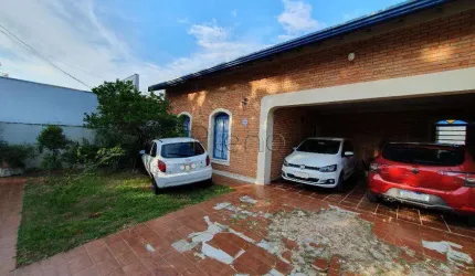 Casa à venda com 3 quartos no Parque São Quirino, Campinas.