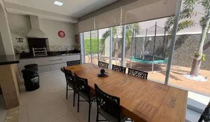 Sobrado à venda com 3 suítes no Condomínio Portal do Jequitibá, Valinhos.
