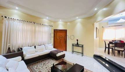 Casa à venda com 3 quartos no Parque Via Norte em Campinas/SP.