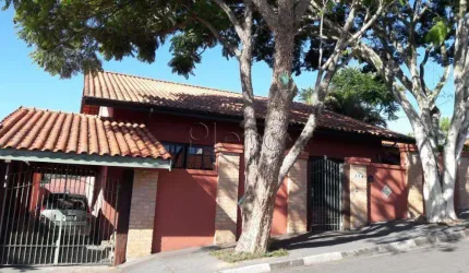 Casa à venda com 200 m² no Bosque, Vinhedo.