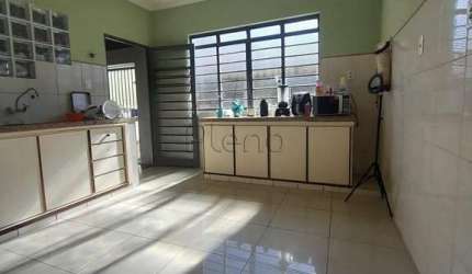 Casa à venda com 4 quartos no Jardim Eulina, Campinas.