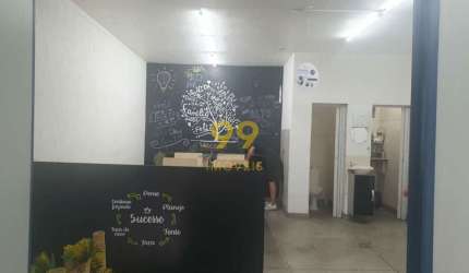Sala comercial em localização privilegiada.
