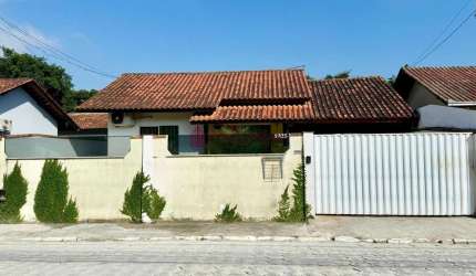 Casa com 4 dormitórios sendo 1 suíte na Meia Praia em Navegantes - Patrícia Cous