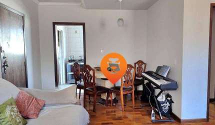 Apartamento com dois quartos no Bairro Floresta, próximo a avenida Silviano Brandão.