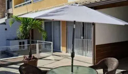 VENDO CASA DUPLEX 4 QUARTOS SENDO 3 SUÍTES, 215M² , NA CHARMOSA VARGEM PEQUENA , PORTEIRA FECHADA