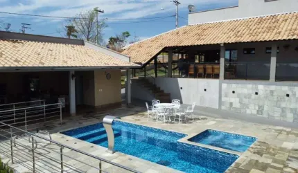 Casa de luxo no Condomínio Reserva das Aroeiras em Bela Vista de Goiás - 4 quartos, 2 suítes, 302m², 5 vagas. Venha conferir!