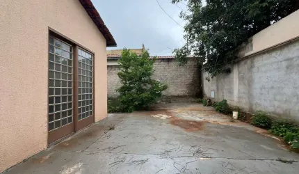 Imperdível! Casa à venda em Goiânia-GO, bairro Jardim Clarissa: 1 quarto, 1 suíte, 1 sala, 2 vagas, 50m². Venha conferir!