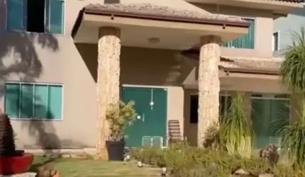 Espetacular sobrado à venda em Goiânia-GO, Residencial Jardins Florença: 4 quartos, 4 suítes, 3 salas, 5 banheiros, 4 vagas de garagem.