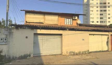 Sobrado à Venda em Goiânia-GO, Setor Pedro Ludovico: 3 Quartos, 2 Suítes, 2 Salas, 4 Banheiros, 340m² de Área.