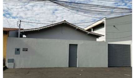 Casa comercial à venda em Aparecida de Goiânia-GO, Jardim Nova Era: 5 salas, 2 banheiros, 5 vagas de garagem, 462 m² de área.