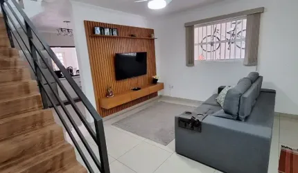 Linda casa à venda no bairro Campos Belo, Pindamonhangaba-SP.