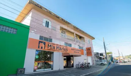 CASA COM SALA COMERCIAL EM CAPIVARI DE BAIXO