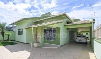 CASA COM ÁREA GOURMET