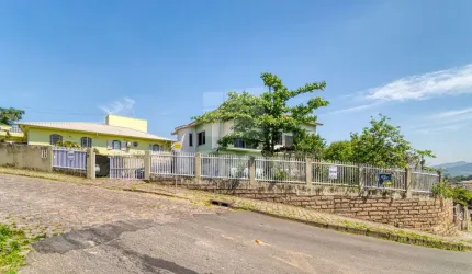 CASA DE ESQUINA NO BAIRRO OFICINAS