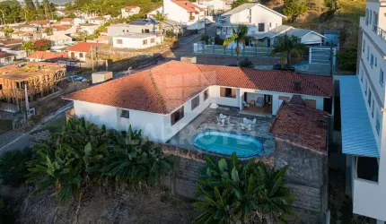 CASA COM PISCINA NO BAIRRO OFICINAS