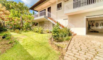 CASA COM PISCINA NO BAIRRO OFICINAS