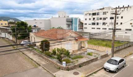 TERRENO DE ESQUINA NO CENTRO