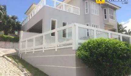 Casa em condomínio de alto padrão com vaga náutica.