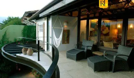 Casa Alto Padrão na Praia da Ferradura c/ pequena Praia Part