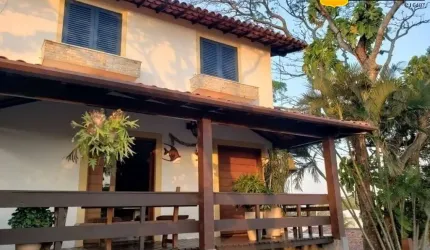 Linda casa em condomínio nas Palmeiras