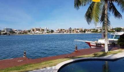 Casa Em condomínio frente o canal em Cabo Frio
