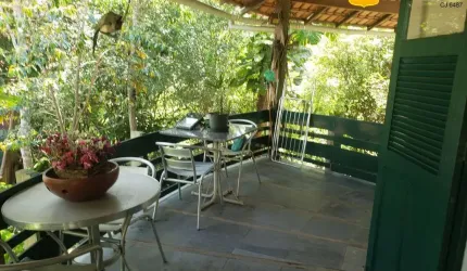 Casa duplex reformada à venda em condomínio em Cabo Frio, RJ