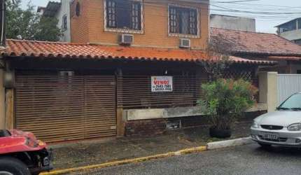 Casa independente a venda perto da Praia do Forte