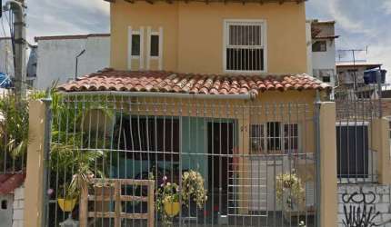 Casa independente com 04 quartos a venda próximo ao centro de Cabo Frio/RJ