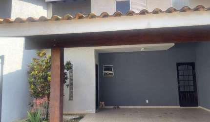 Casa para Locação em Mogi das Cruzes, Vila Oliveira, 3 dormitórios, 1 suíte, 3 banheiros, 2 vagas