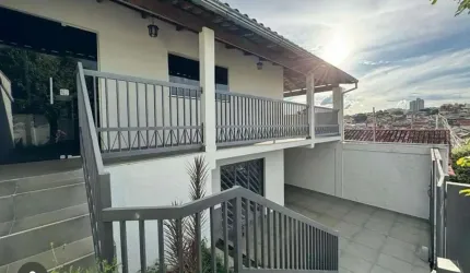 Casa para Venda em Araxá, Santo Antônio, 4 dormitórios, 2 suítes, 3 banheiros, 2 vagas