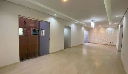 Casa para Venda em Araxá, GUILHERMINA VIEIRA CHAER, 4 dormitórios, 1 suíte, 2 banheiros, 2 vagas