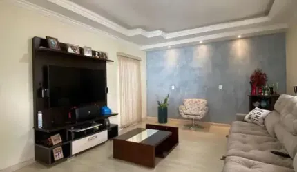 Casa para Venda em Araxá, ÁREA 3, 3 dormitórios, 1 suíte, 3 banheiros, 4 vagas