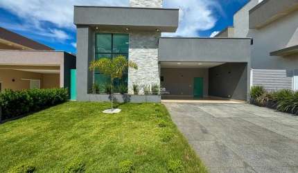 Casa de alto padrão à venda, com 3 suítes plenas.