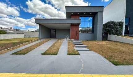 Casa térrea  3 suítes plenas, localizada no Condomínio Terras Alpha 1
