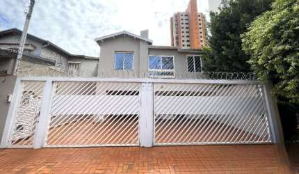 Funcional sobrado para venda com 5 quartos, sendo 1 suíte, 154m²