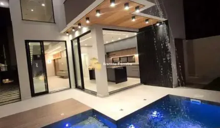 Sobrado Novo em Condomínio Fechado, 4 suítes, 2 vagas, piscina.