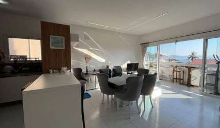 Apartamento amplo com vista para o mar em canajurê