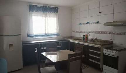 Apartamento de dois dormitórios mobiliado