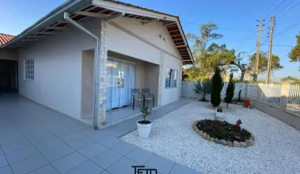 Casa á venda no Centro em Canelinha,  2 dormitórios sendo 1 com closet, 100m²