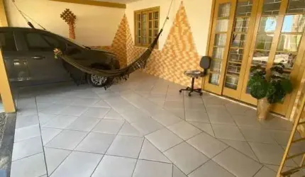 Ótima casa com um amplo terreno com de 455m² á venda no bairro Universitário