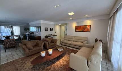 Excelente amplo apartamento à venda; com 276m; 3 salas; 4 quartos, 3 suítes; duas varandas e 3 gara